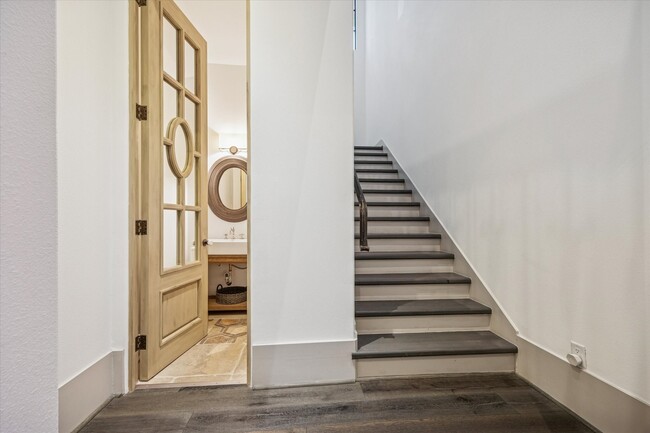 Building Photo - 5353 Lampasas St