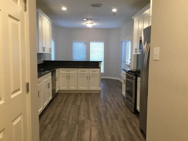Building Photo - 3506 Pine Tree Dr