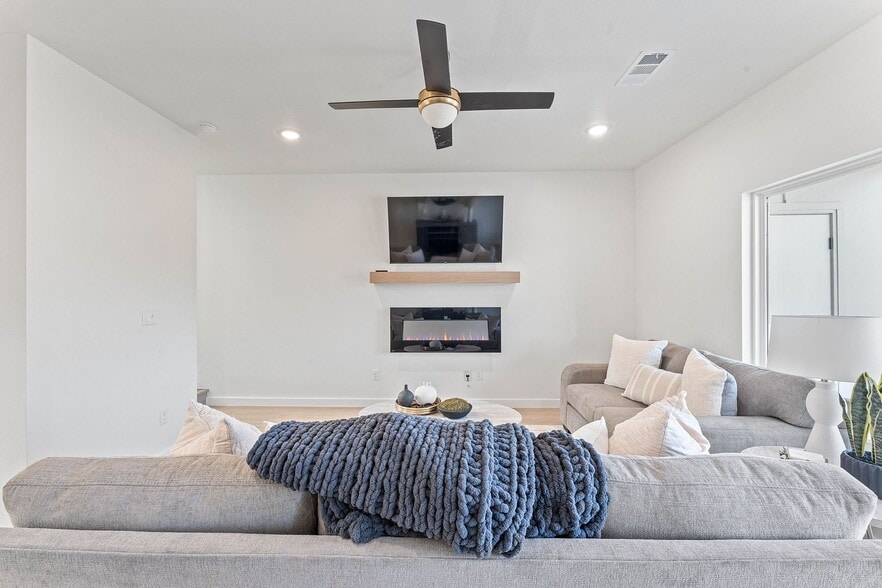 Building Photo - 1452 Hendon St