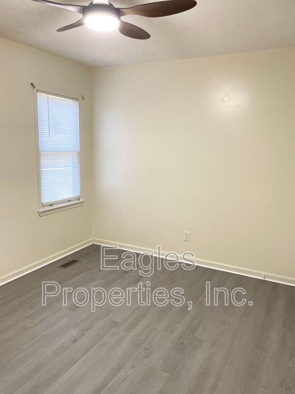 Building Photo - 1209 N John St