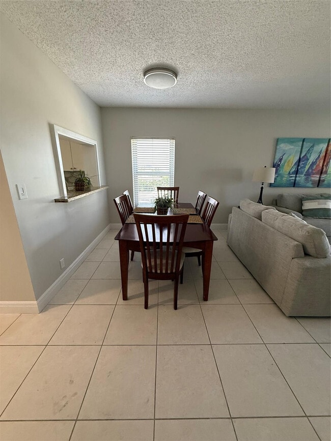 Building Photo - 4117 Bougainvilla Dr