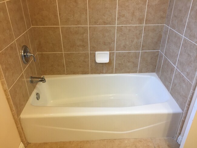 Building Photo - Wonderful 4+2 located North of Stockdale H...