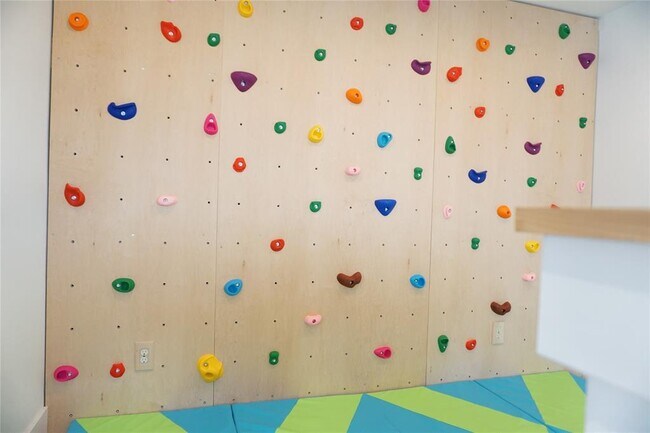 Building Photo - 8604 Capitol View Dr