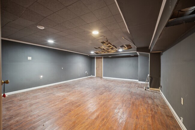 Building Photo - 3301 99th St S