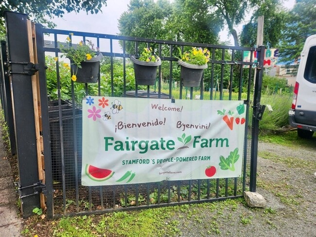 Building Photo - 46 Fairgate Dr