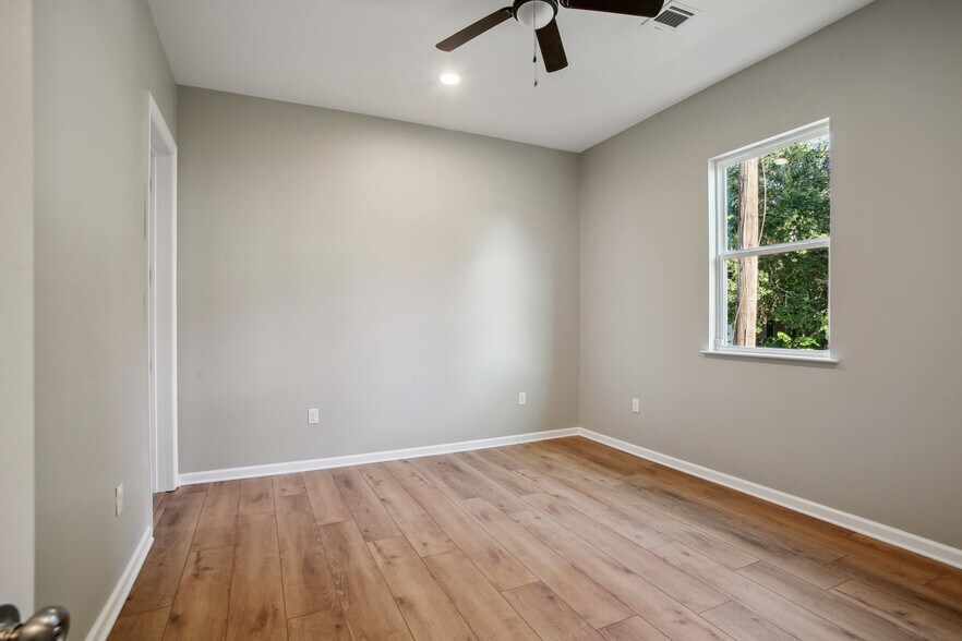 Master Empty - 1938 Elysian Fields Ave