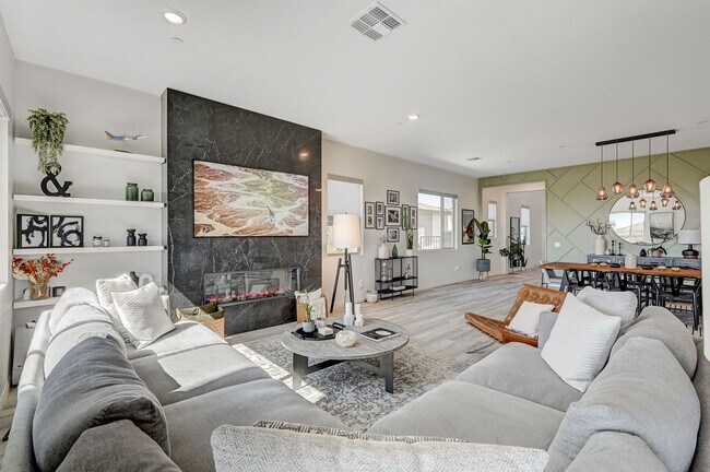 Building Photo - Stunning Fully Furnished 5-Bedroom Home in...