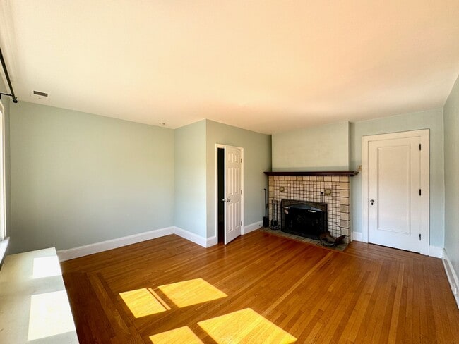 Building Photo - 505-507 W McMillan