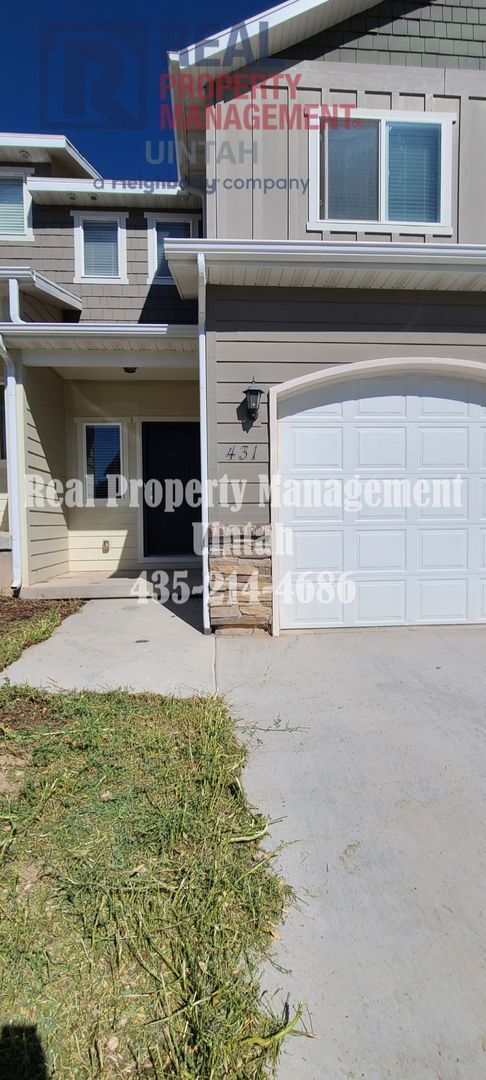 Building Photo - 3 bed 2.5 bath townhome in Fox Run.