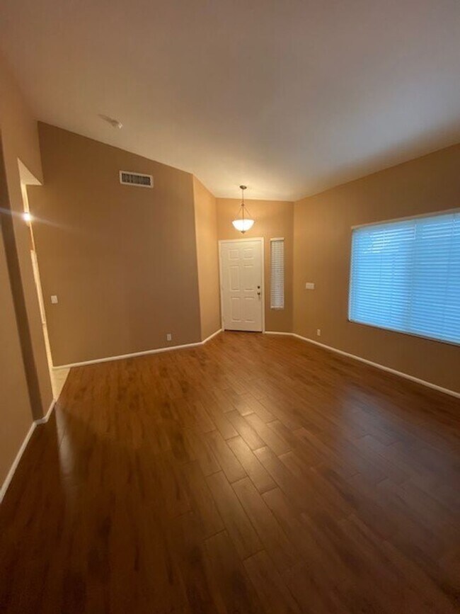 Building Photo - Beautiful 3-Bedroom Home with Vaulted Ceilings & Private Fenced Yard