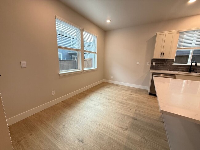 Building Photo - Brand New Stunning 5 Bed/3 Bath Home - Steven's Ranch