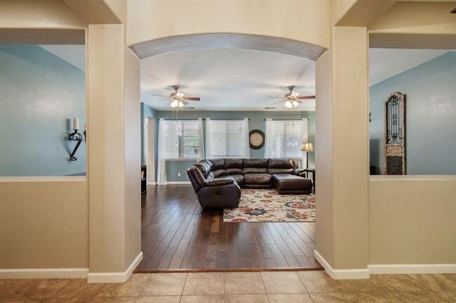 Building Photo - 2313 N Silvervale St