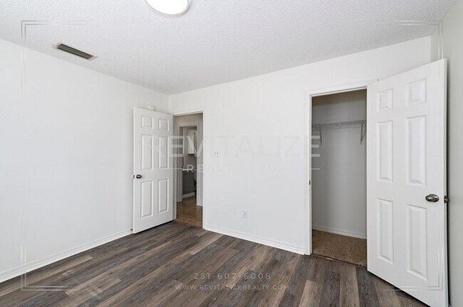 Building Photo - Charming 3-Bed 2-Bath Brick Home in West Mobile