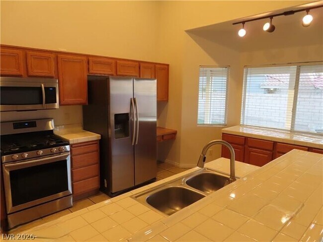 Building Photo - 676 Hitchen Post Dr