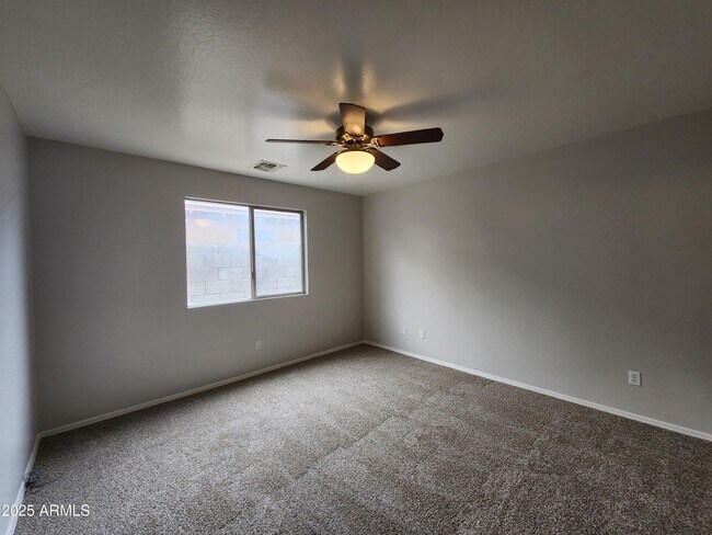 Building Photo - 13921 W Port Royale Ln