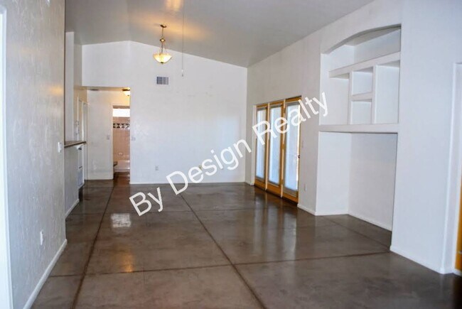 Building Photo - Mountain Ave 3 Bed 2 Bath Home - Contemporary Block Construction