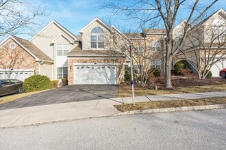 Building Photo - Avaible now, 3B/2.5B Townhome in Whiteland Woods!