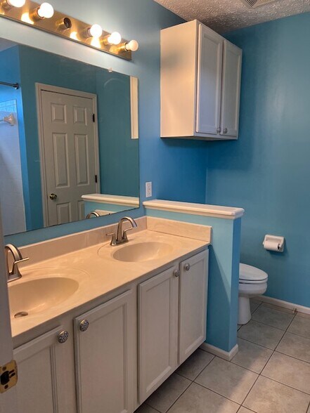 Building Photo - 6111 Saint Mel Cir