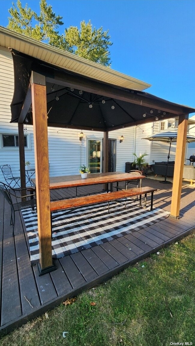 Building Photo - 350 Linden St