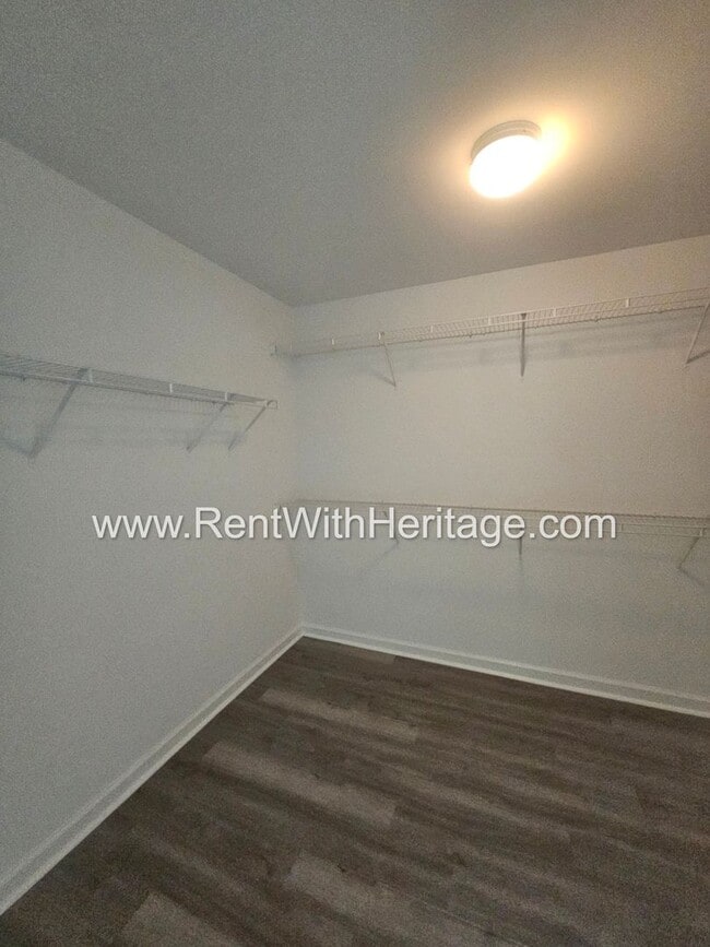 Building Photo - Awesome 3 bd/ 2ba With Everything Brand Ne...