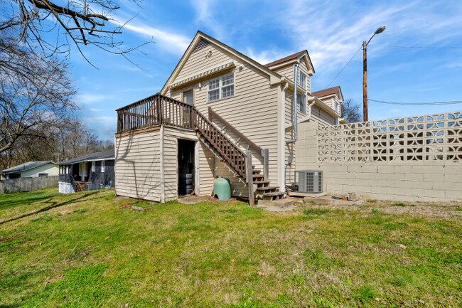 Building Photo - 600 Larkin Springs Rd