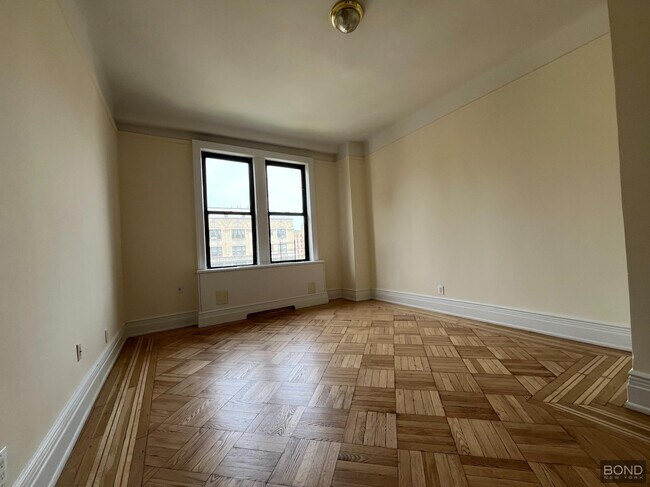 Building Photo - 220 W 98th St