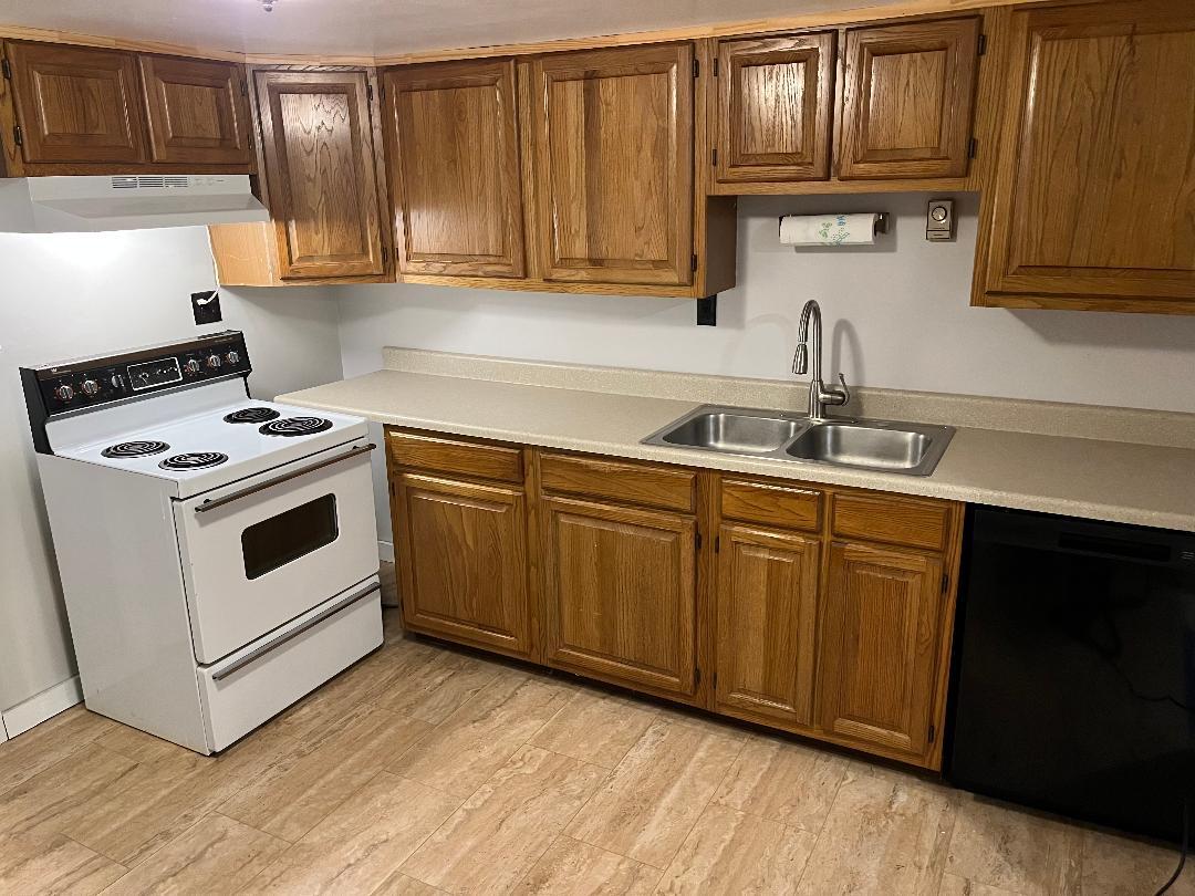 Kitchen - 4 S Acres Rd