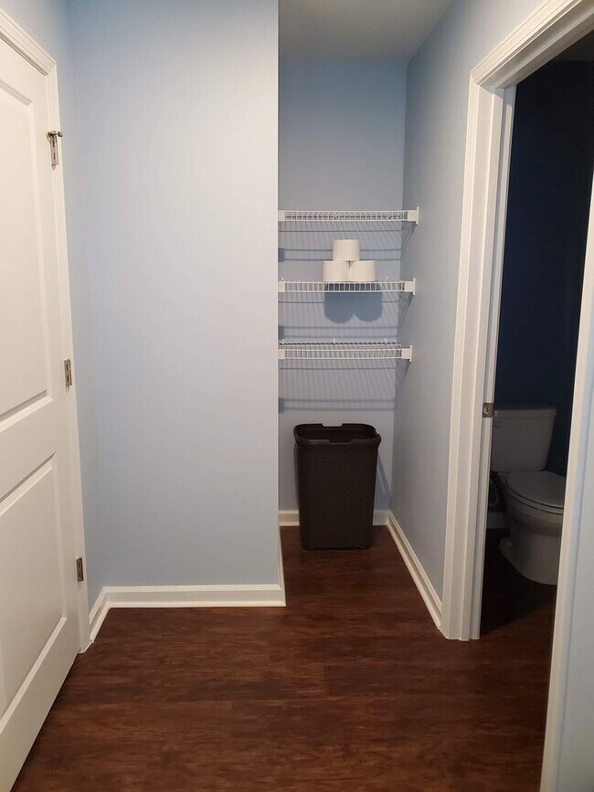 Building Photo - **Available mid January** 4 Bedroom with B...