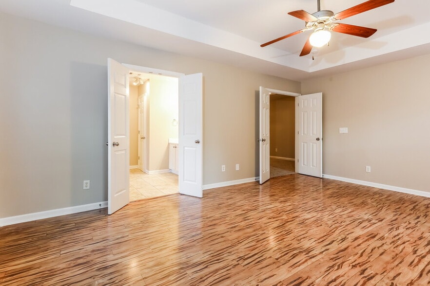 Building Photo - 85 Lakeshore Pkwy