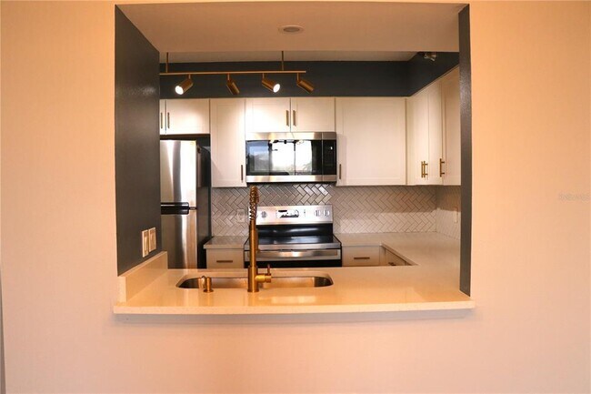 Building Photo - 2333 Feather Sound Dr