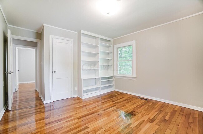 Building Photo - 117 Sharon Springs Dr