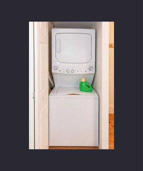 Building Photo - 115 W Monument St