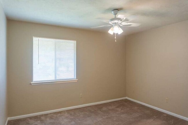 Building Photo - 709 Pointe Ct