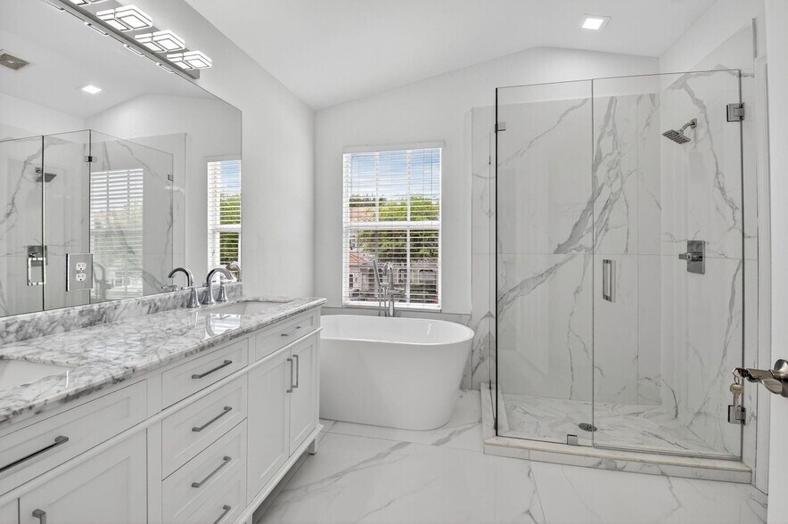 Building Photo - 16081 Poppyseed Cir