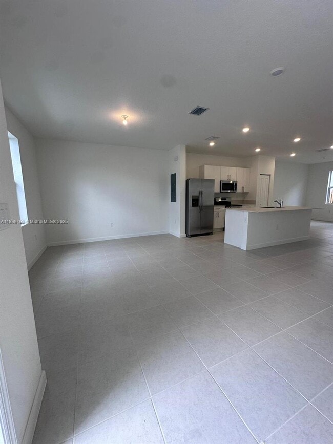 Building Photo - 1183 1st Ter