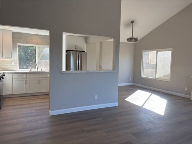 Building Photo - Remodeled Oaks North View Condo