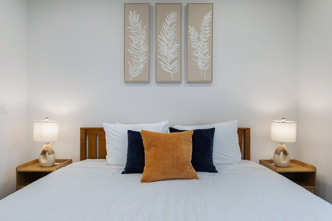 Building Photo - 129 11th Ave E