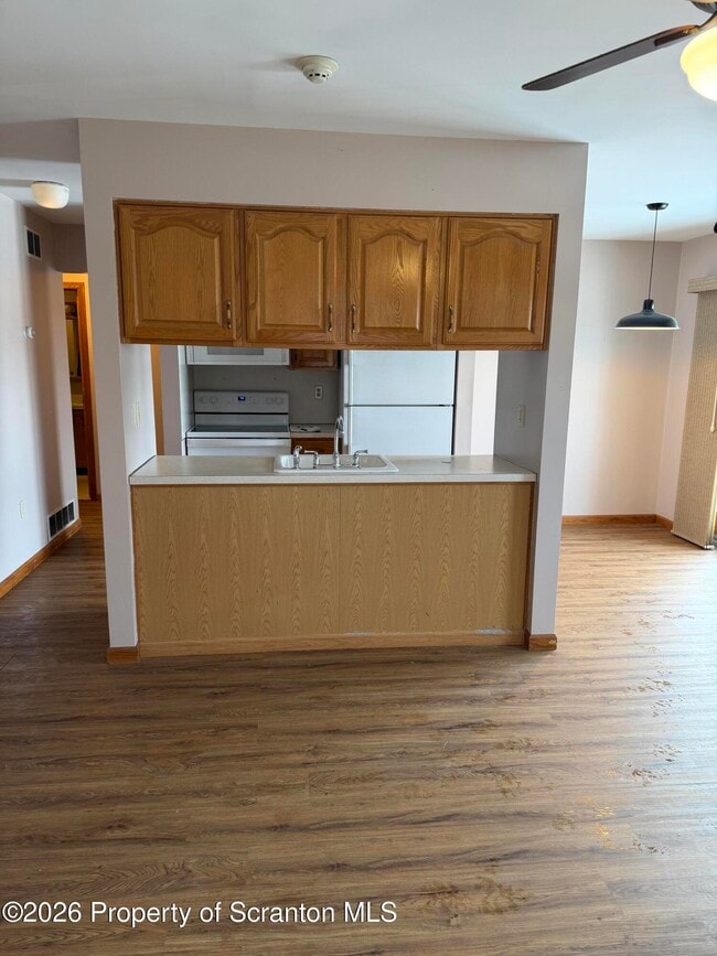 Building Photo - 609 Main St