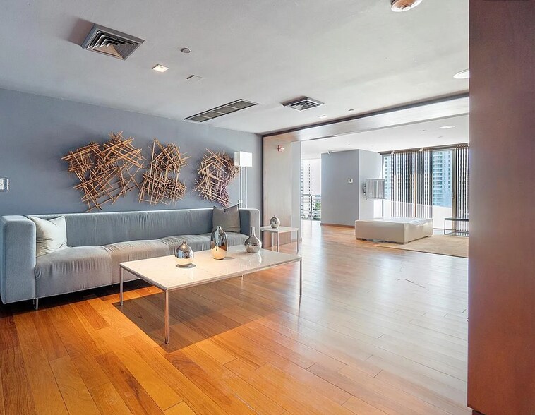 Building Photo - 325 S Biscayne Blvd