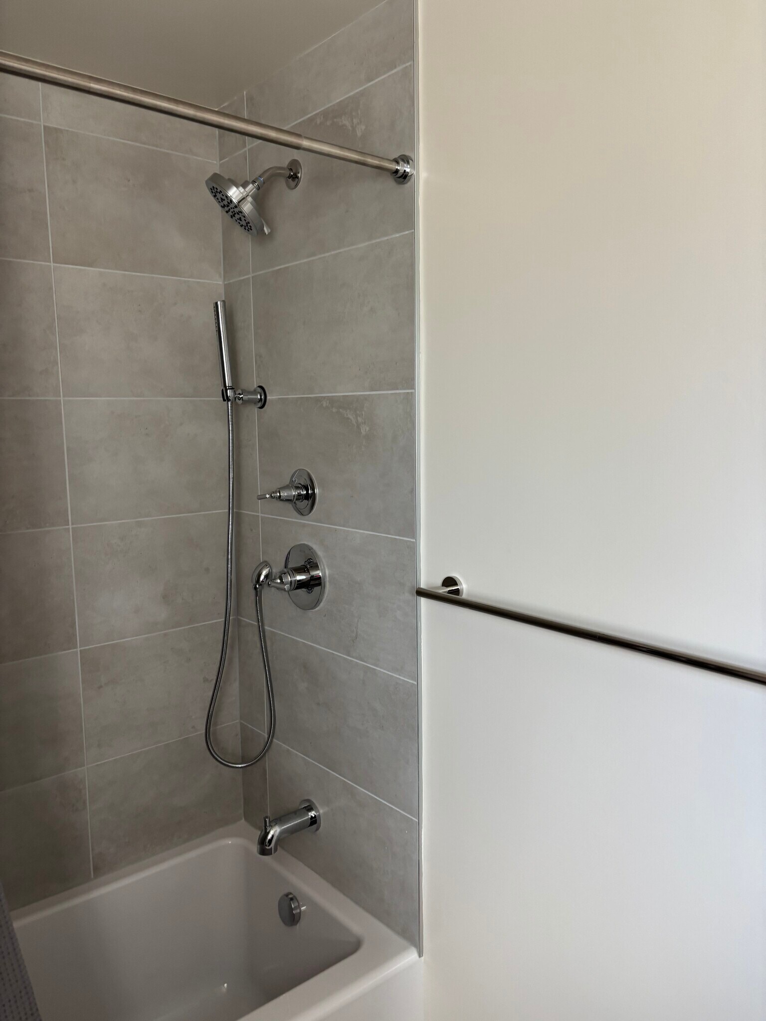 bathroom - 128 N Kingston St