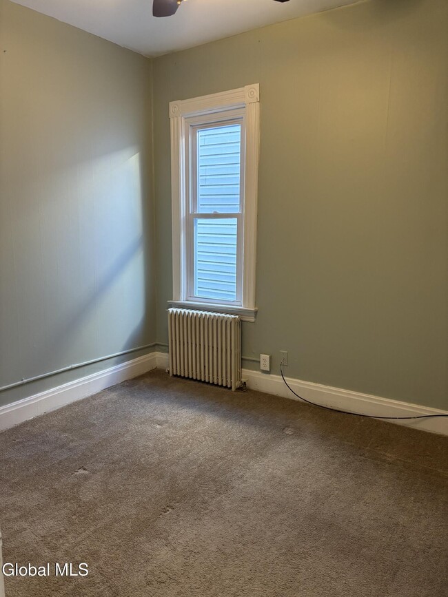 Building Photo - 1620 6th Ave