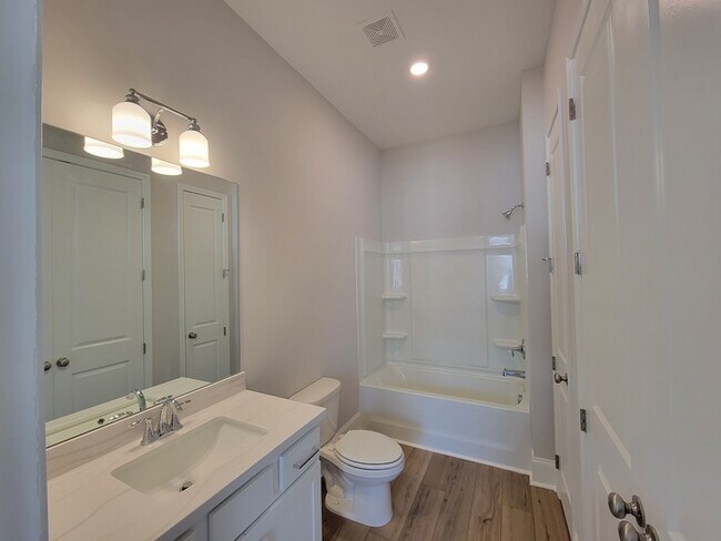 Building Photo - Beautiful Townhome for Lease in Kennesaw