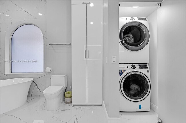 Building Photo - 15822 SW 140th St