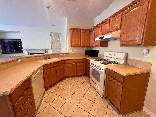 Building Photo - Single Level Home in Somersett