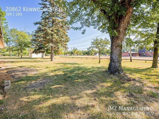 Building Photo - 20862 Kenwood St