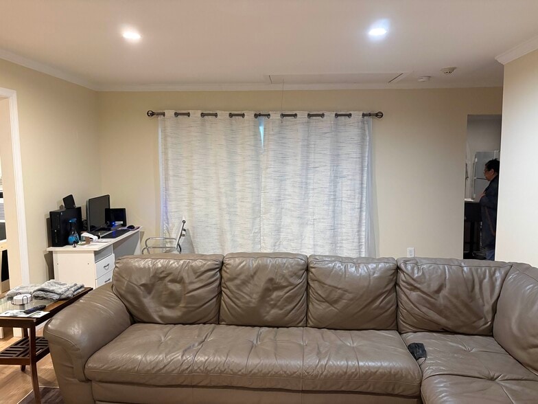 Building Photo - 5 Brush Rd