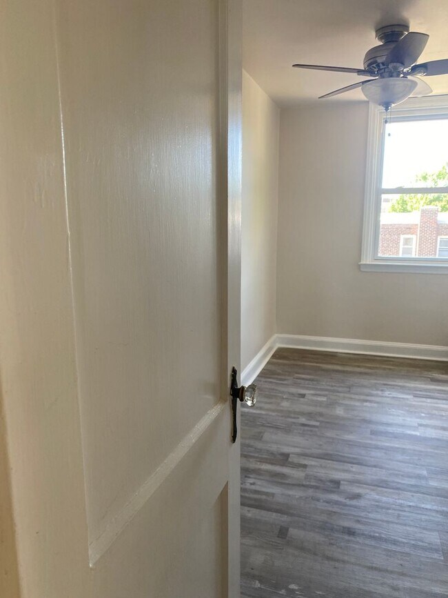 Building Photo - 2259 Dermond Ave