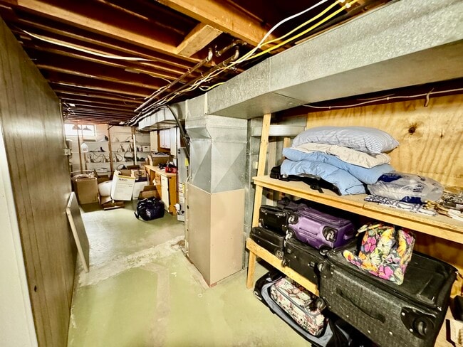 Building Photo - 325 Kishwaukee Dr