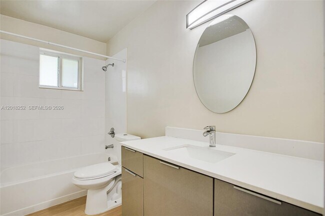 Building Photo - 532 SW 79th Ave