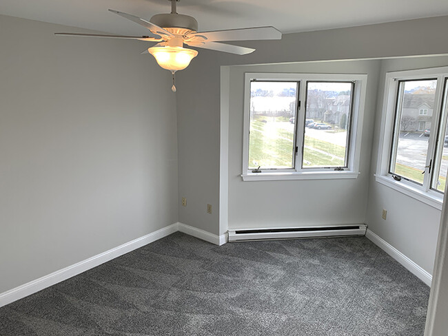 Building Photo - 63 Back Cove Est